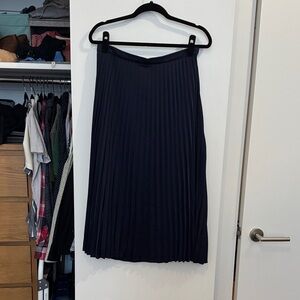 🔺CLOSET SALE: EVERYTHING MUST GO🔺 J. Crew Navy Silky Pleated Skirt